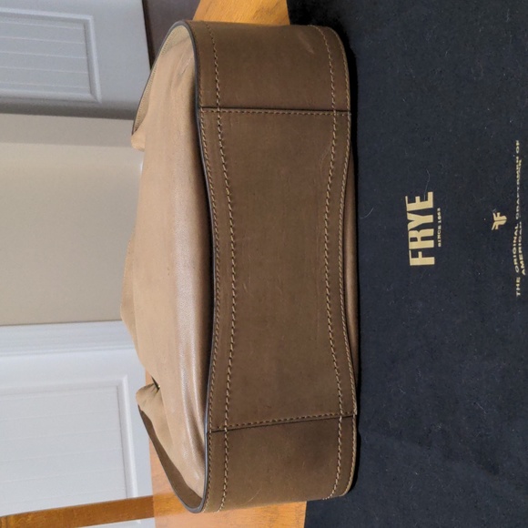 NWT Frye Leather Hobo Drawstring Brass Hardware Tan - Picture 5 of 7